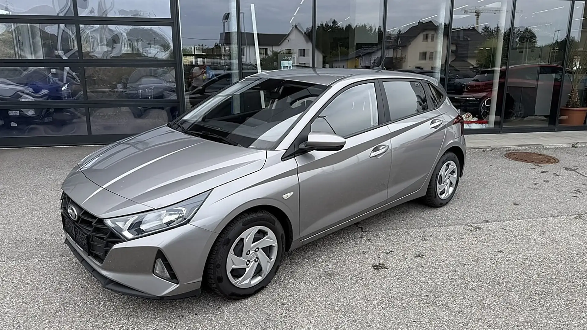 Hyundai i20 1,2 MPI i-Line Grau - 2