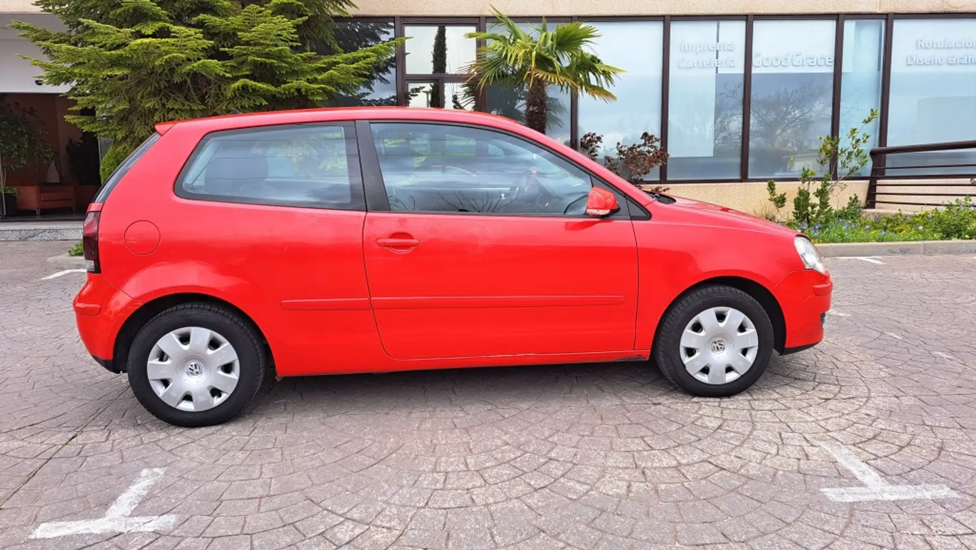 Volkswagen Polo 1.4 Edition 80 Rojo - 2