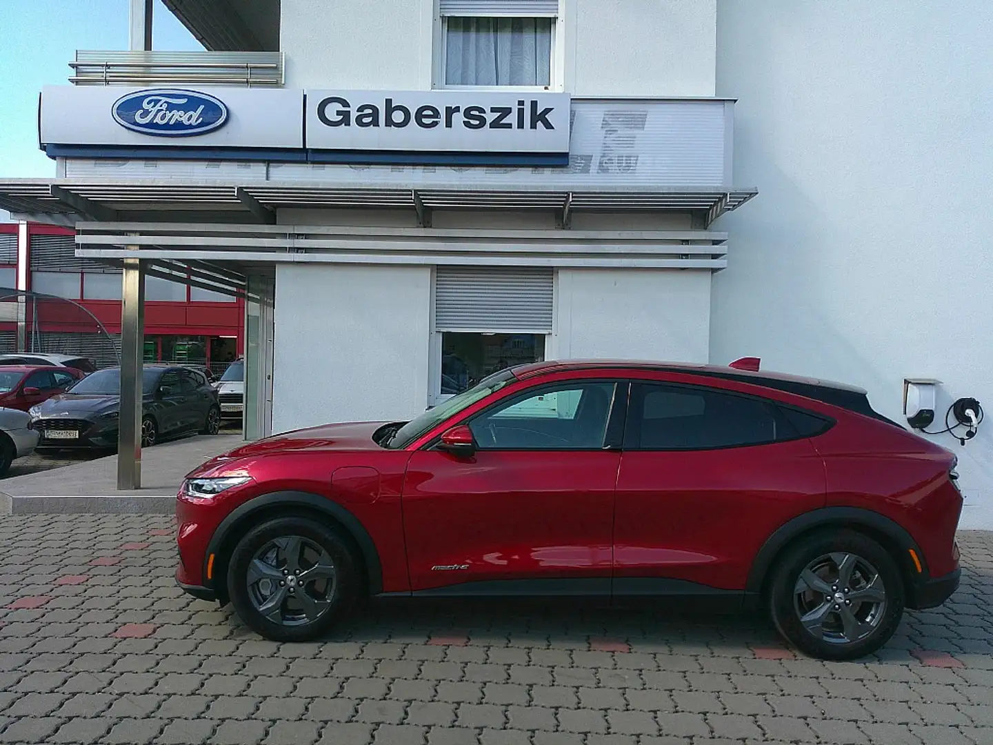 Ford Mustang Mach-E Elektro Standard Range Rot - 2