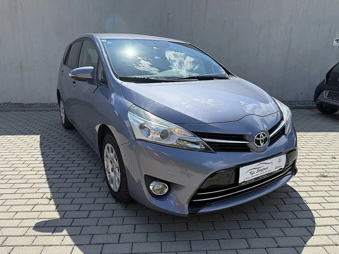 Toyota Verso 2,0 D-4D Active DPF Blau - 1