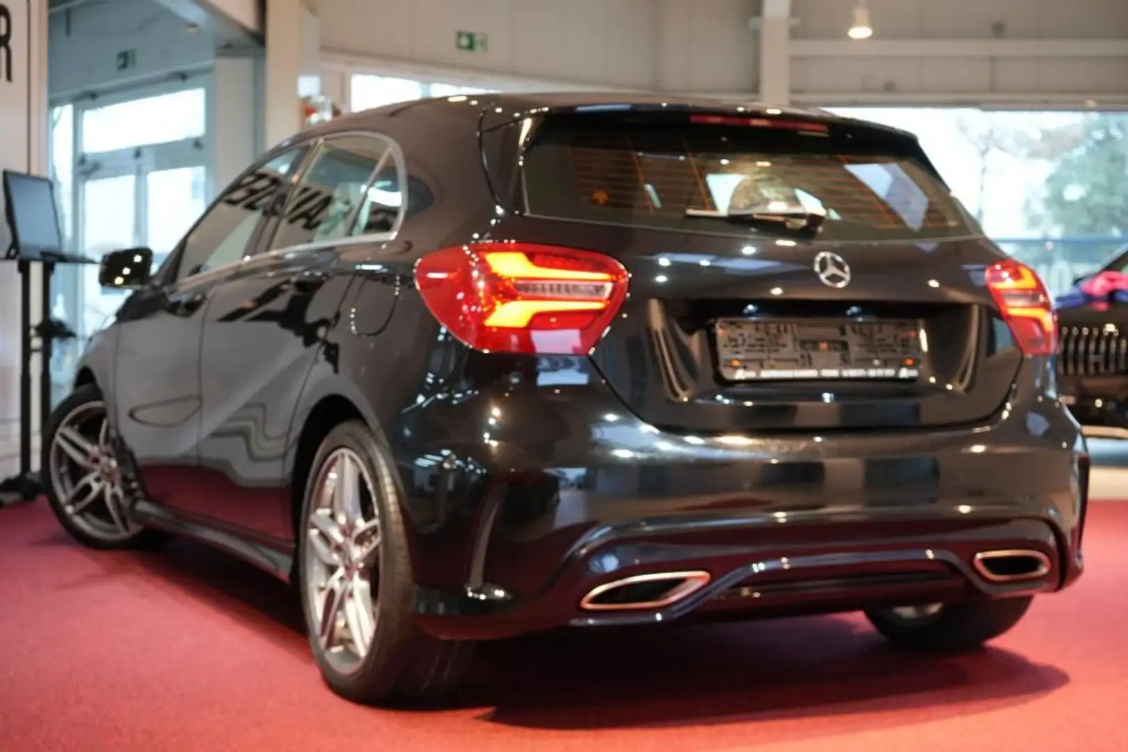 Mercedes-Benz A 200 AMG Line *LED*Klima* Schwarz - 2