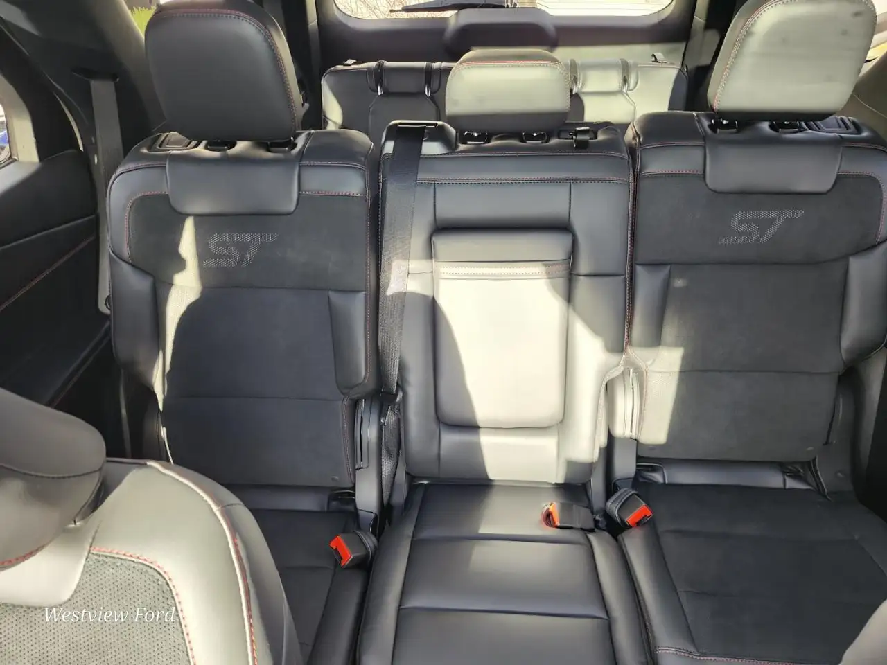 Ford Explorer снимка Ford Explorer