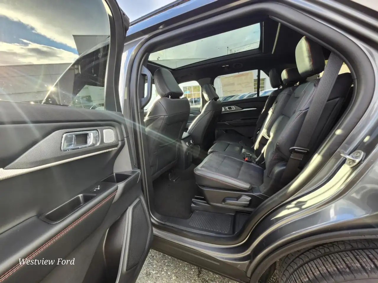 Ford Explorer снимка Ford Explorer