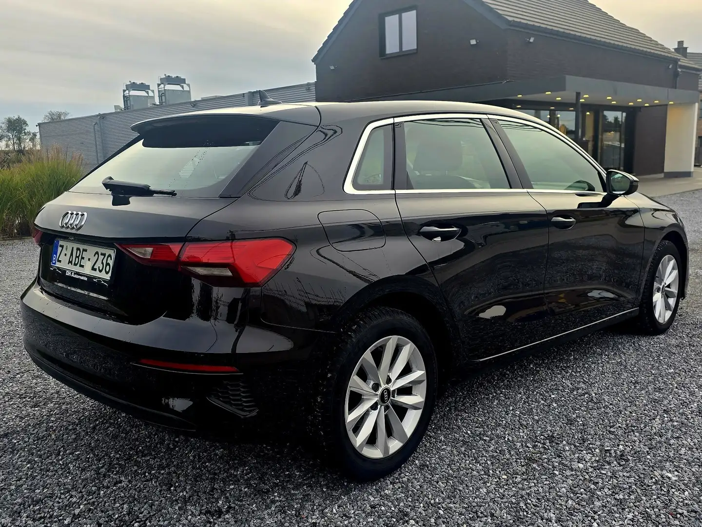 Audi A3 Sportback 30 TDi* Suivi Audi* 1er Prop* Garantie * Zwart - 2