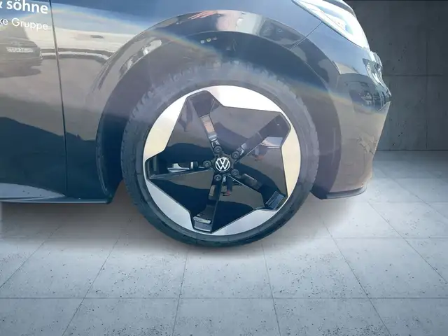 Volkswagen ID.3 view 7