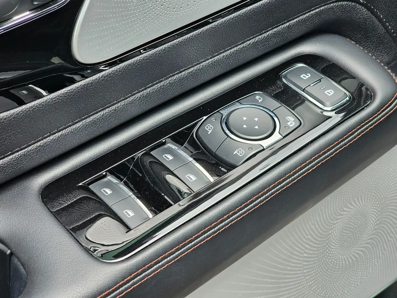 Lincoln Aviator снимка Lincoln Aviator