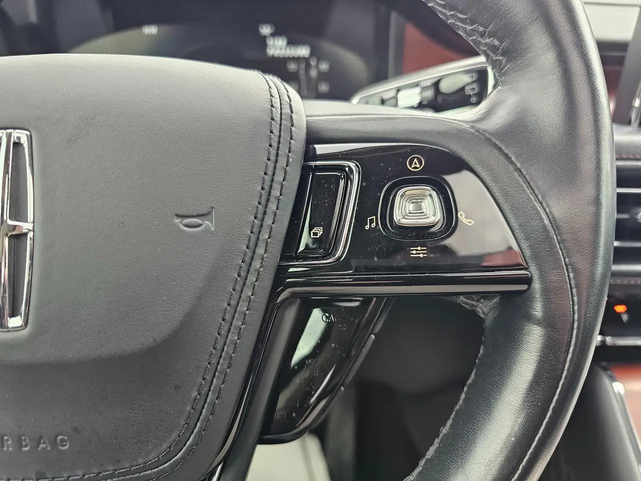 Lincoln Aviator снимка Lincoln Aviator