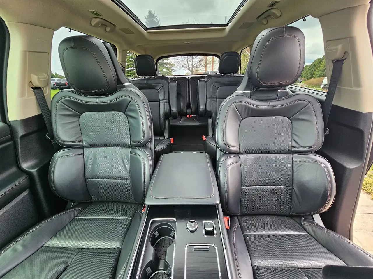 Lincoln Aviator снимка Lincoln Aviator