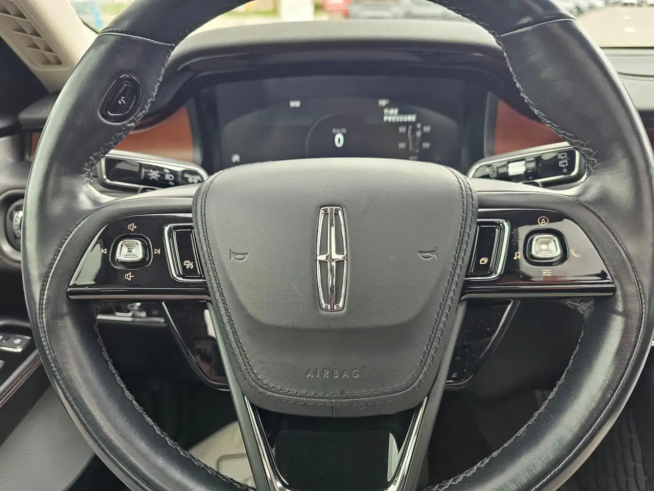 Lincoln Aviator снимка Lincoln Aviator