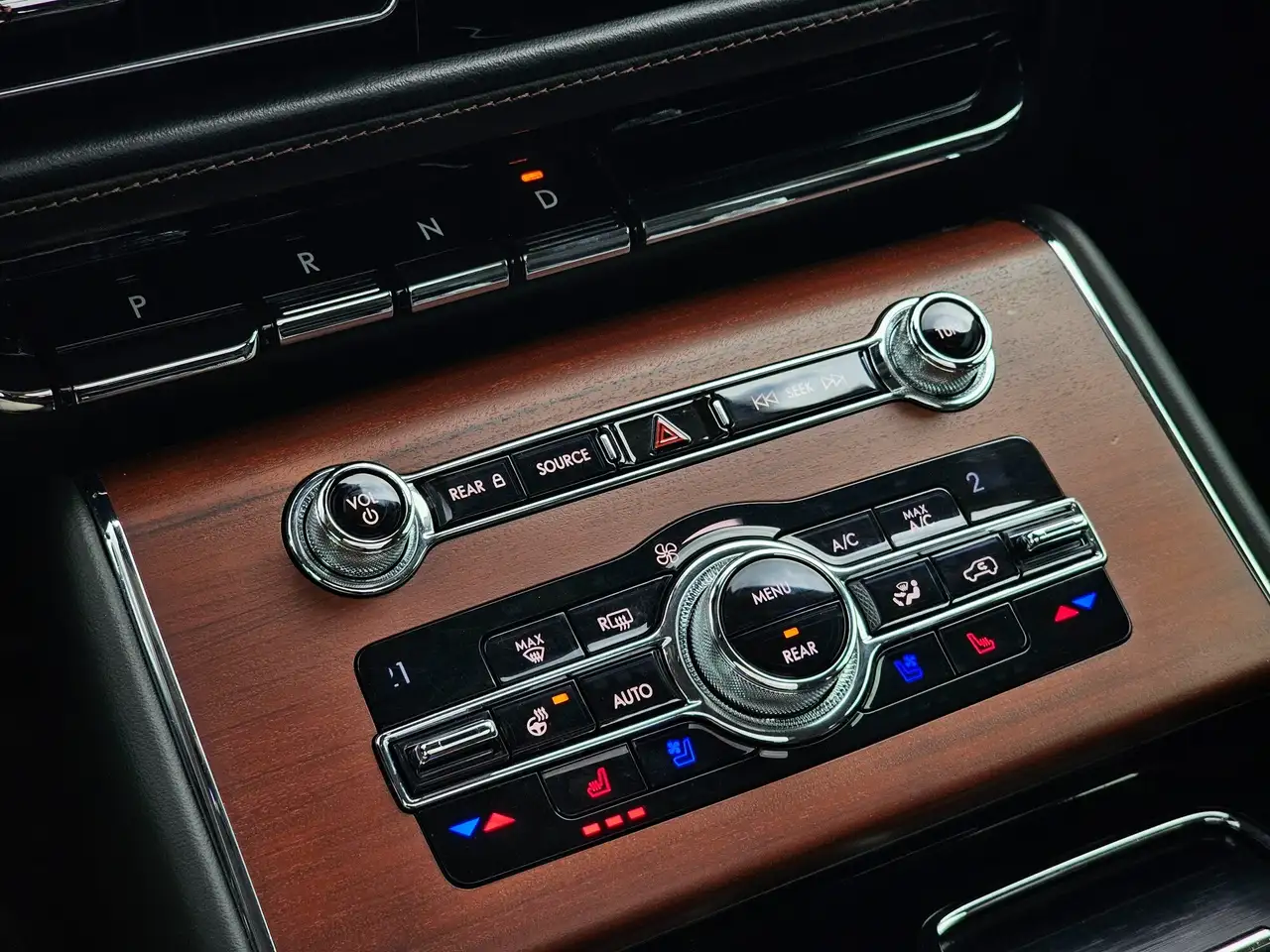 Lincoln Aviator снимка Lincoln Aviator
