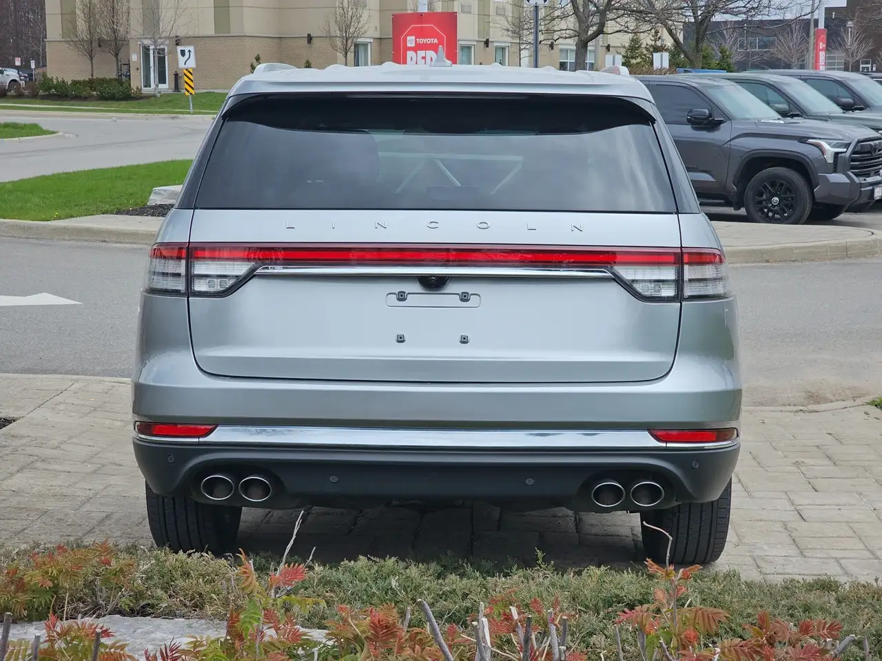 Lincoln Aviator снимка Lincoln Aviator