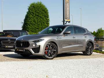 Levante 3.0 V6 BiTurbo Modena / Panoramisch daksysteem / Harman/ Kardon Soundsystem / Achteruitrijcamera / Soft-Close