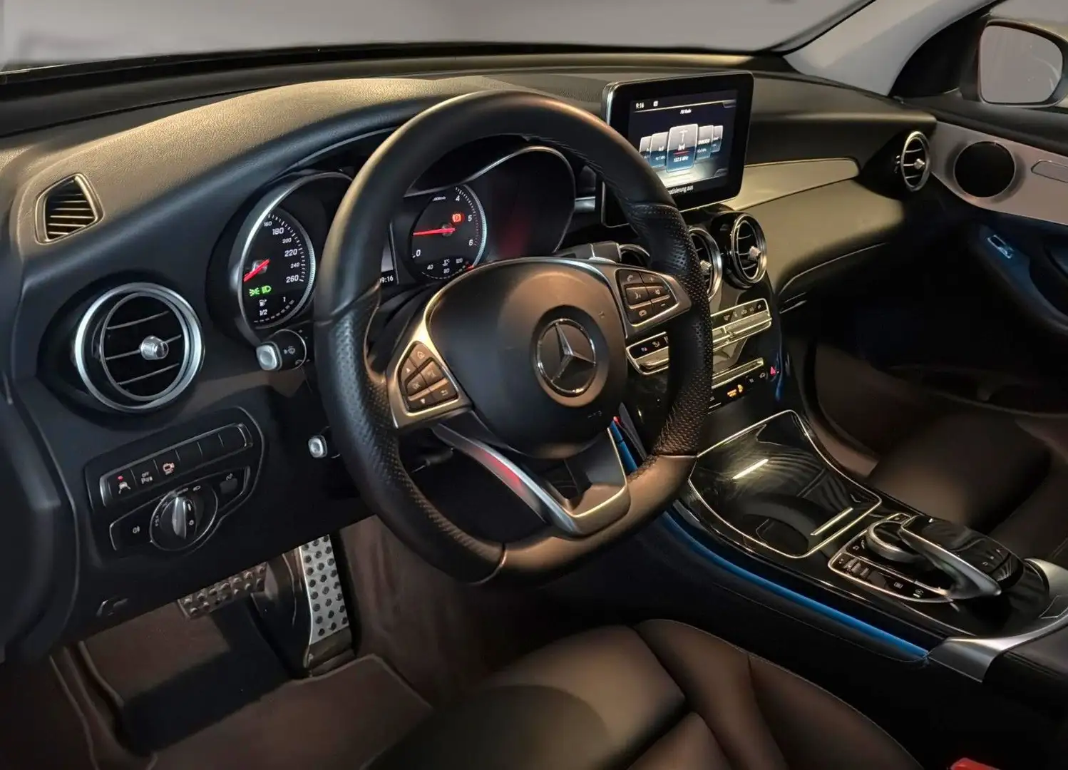 Mercedes-Benz GLC 350 d 4Matic AMG Style Int. *Pano*Stand*AHK* Schwarz - 2