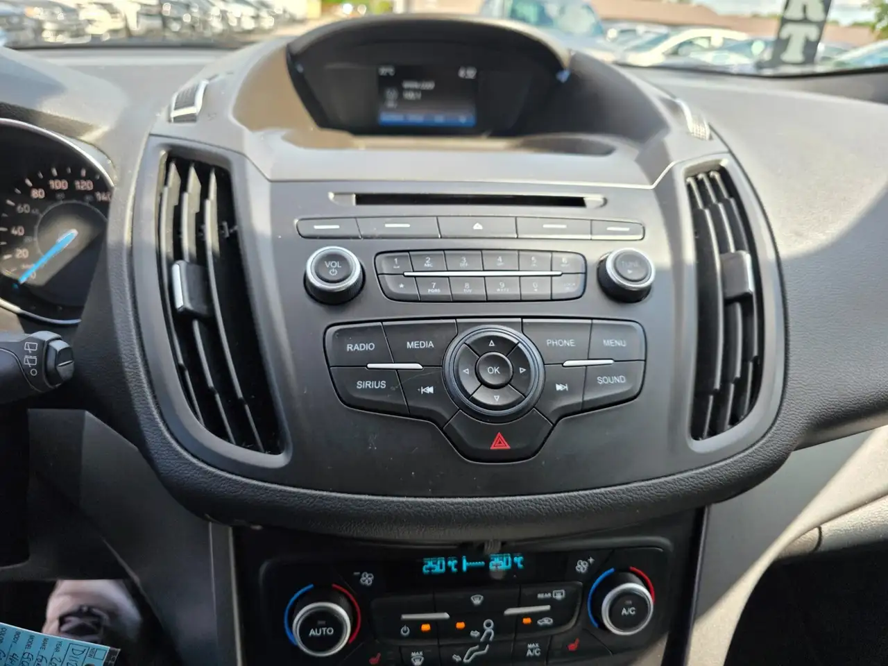 Ford Escape снимка Ford Escape