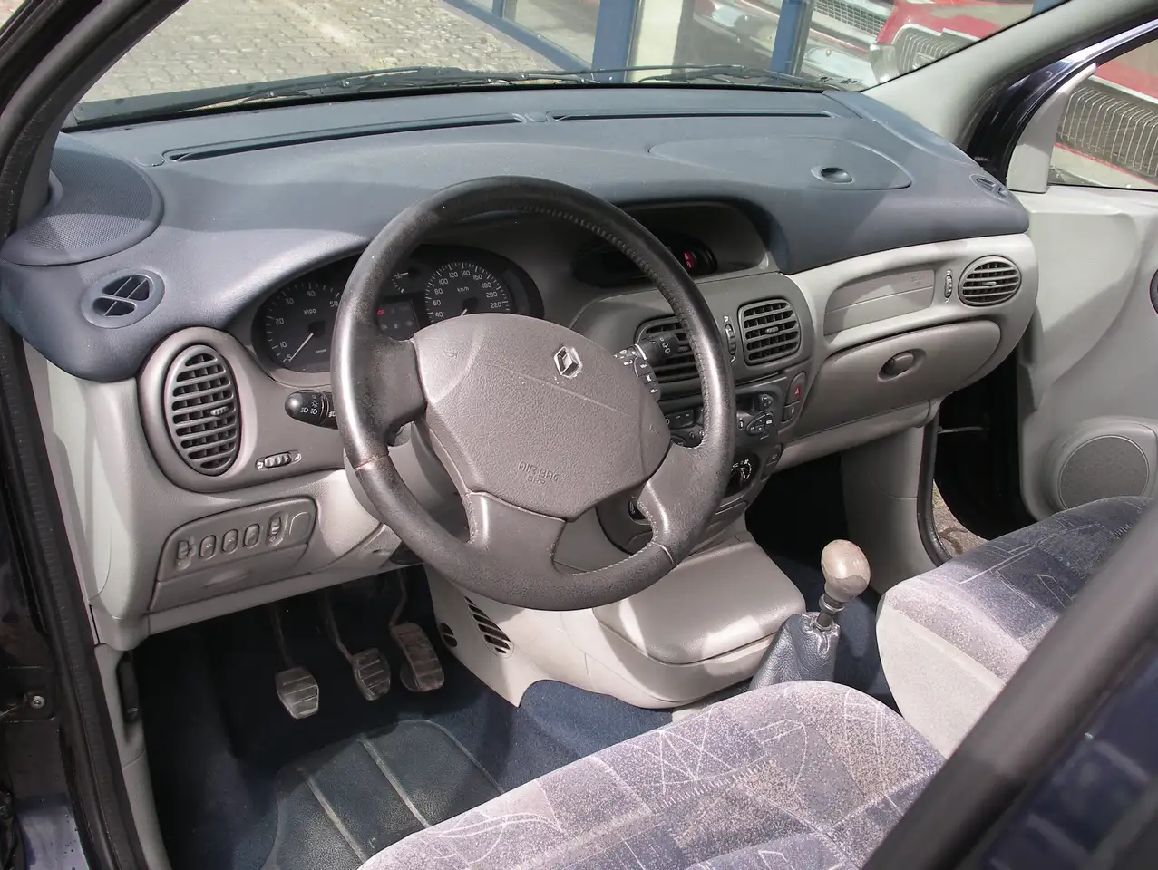 Renault Scenic 1.6 16V RXE, foto 1