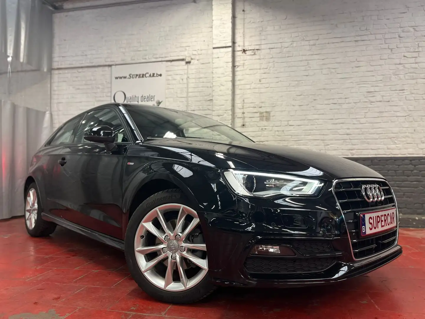 Audi A3 A3 1.4i 16v FSI S line * GPS*CRUISE * 275 X 60 * Zwart - 1