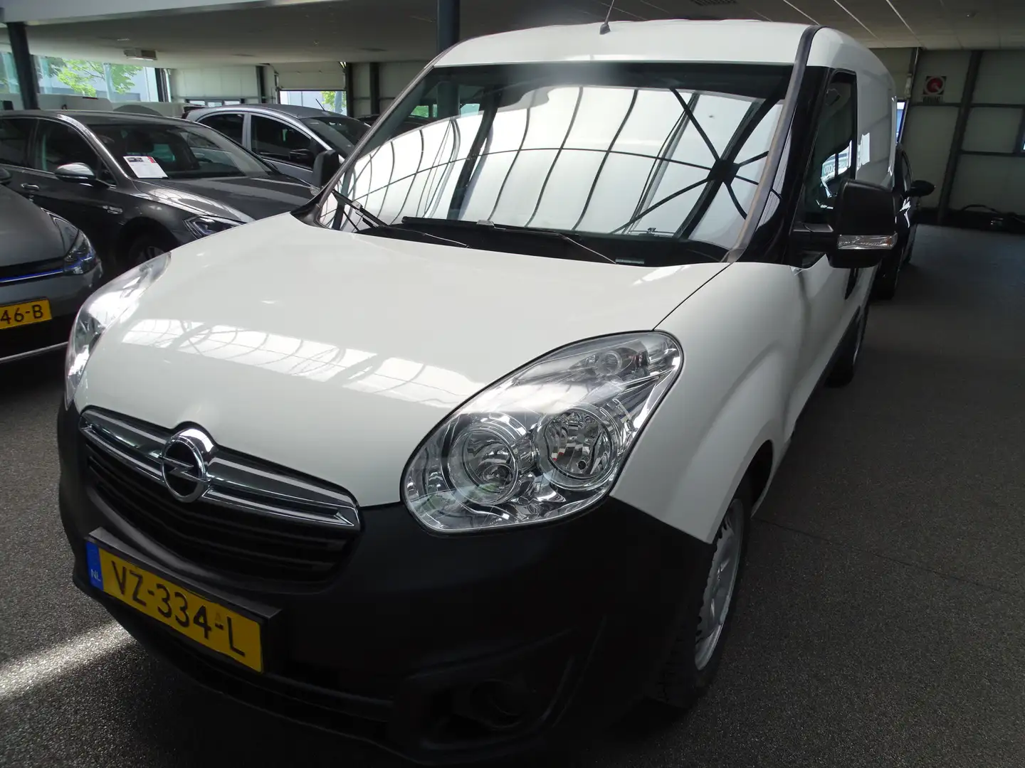 Opel Combo 1.6 CDTi L2H1 Edition Airco, Cruise, PDC, Etc Wit - 1