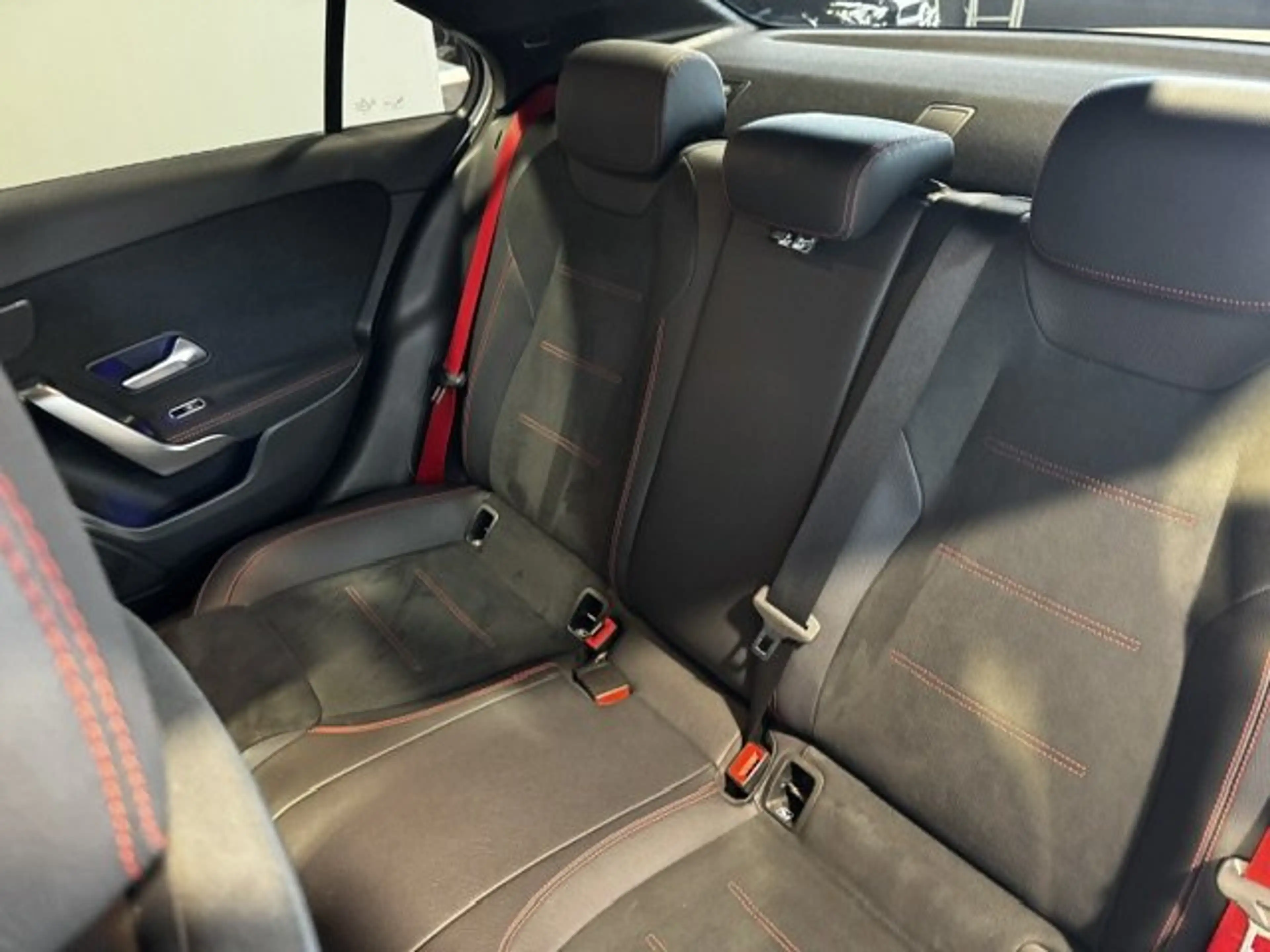 Mercedes-Benz A 35 AMG 4M Limousine Night Sound/AHK/MBUX/Kamer — photo 10