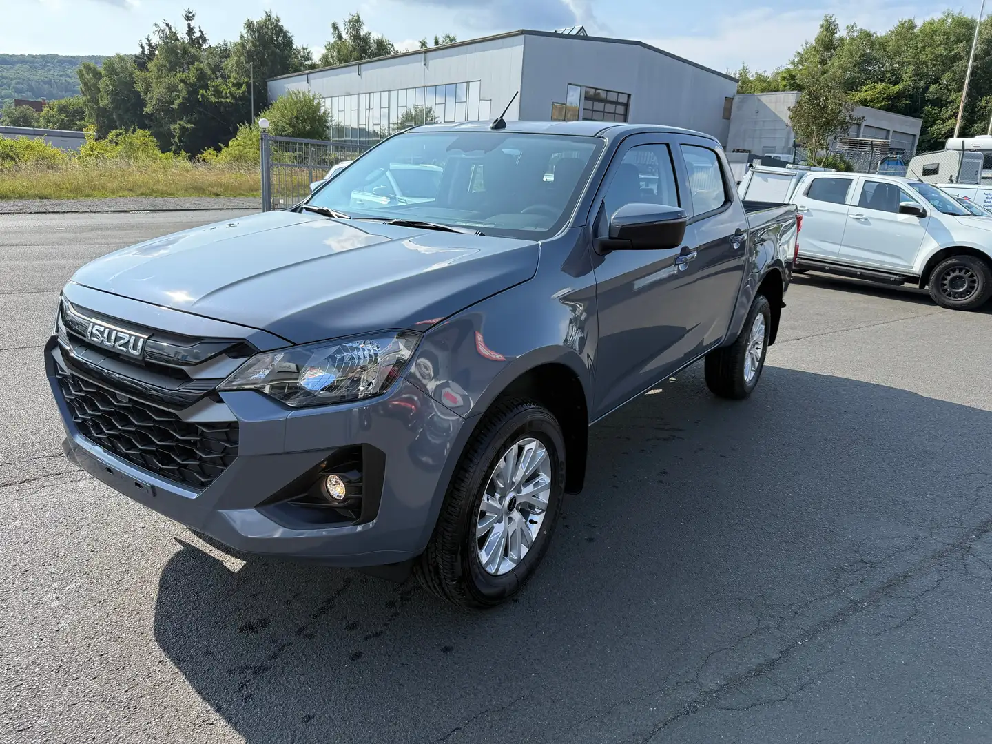Isuzu D-Max Double Cab 4WD Autm. LS 2024 Modell Серый - 1