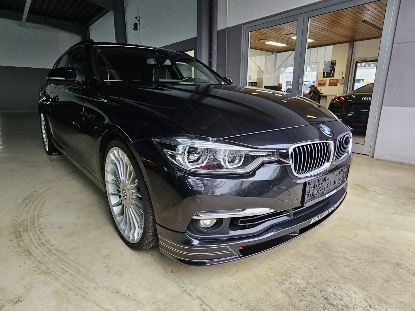 Alpina D3 Touring+ Head-Up+AHK+Panorama+360°+AppleCar Černá - 1