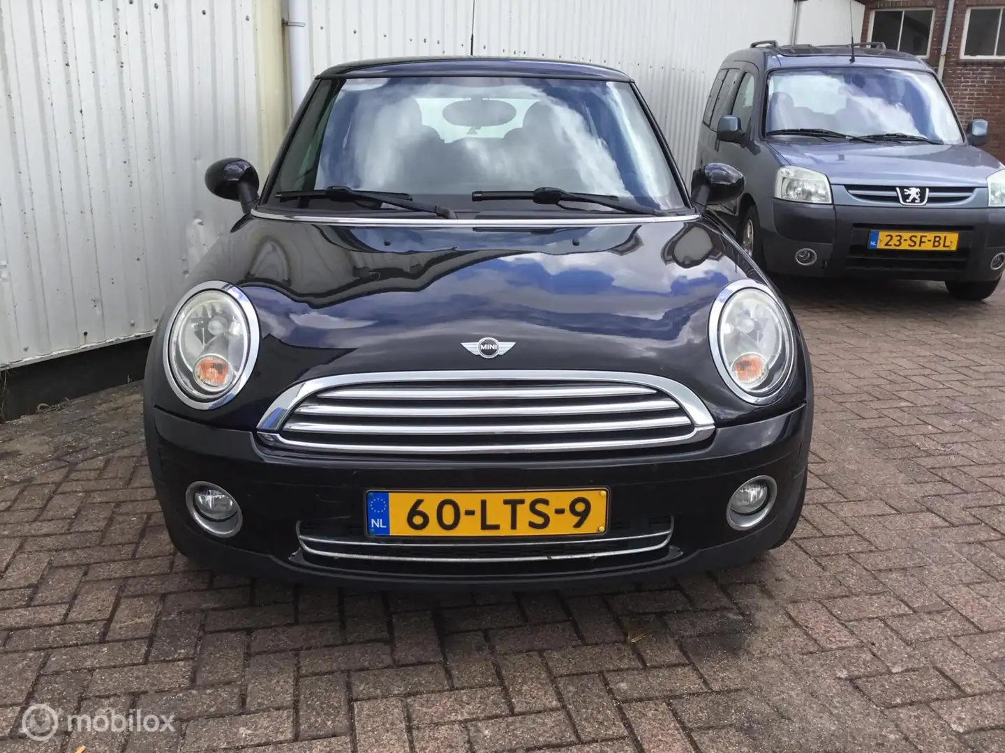 MINI Cooper Mini 1.6 Chili Schwarz - 2