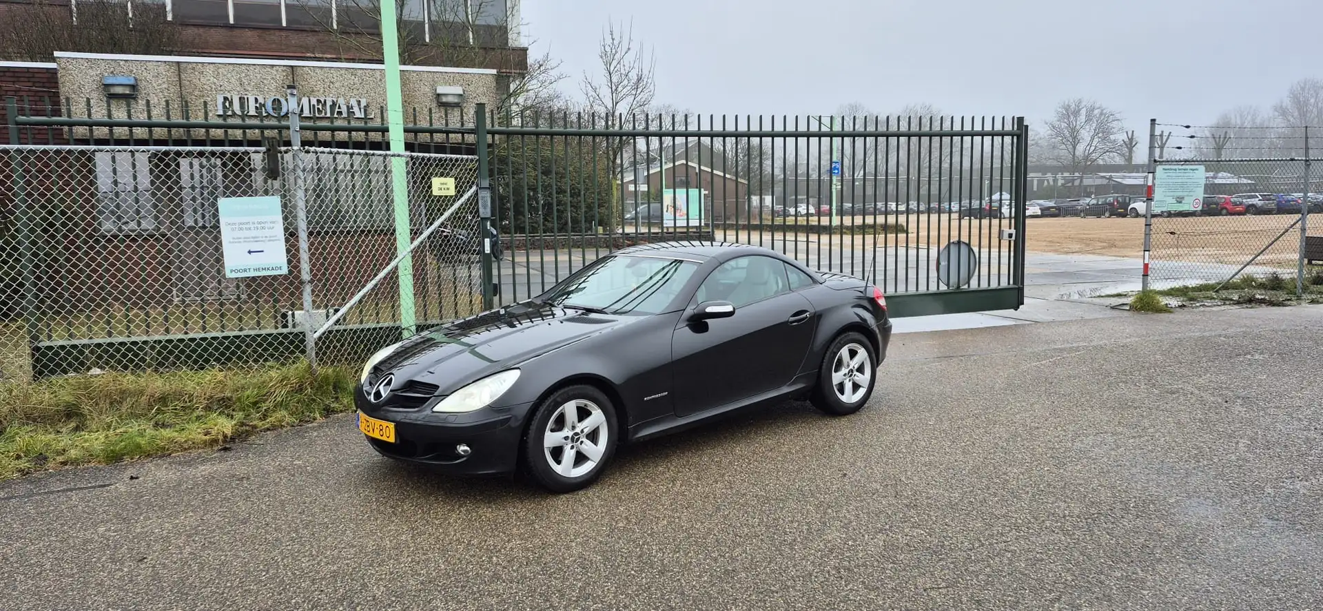Mercedes-Benz SLK 200 New MOT | Includes extra 17” wide set Black - 1