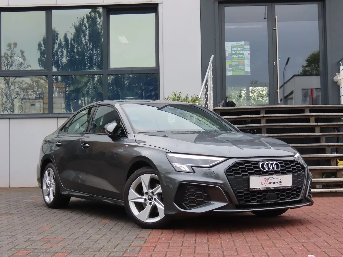 Audi A3 Limousine 35 TFSI S line Leder Ambiente Grau - 1