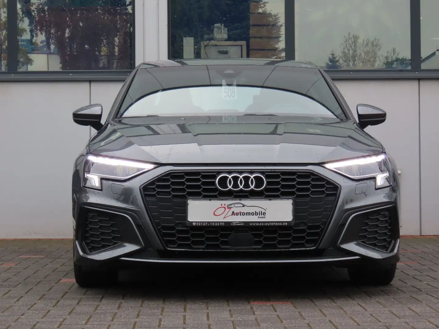 Audi A3 Limousine 35 TFSI S line Leder Ambiente Grau - 2