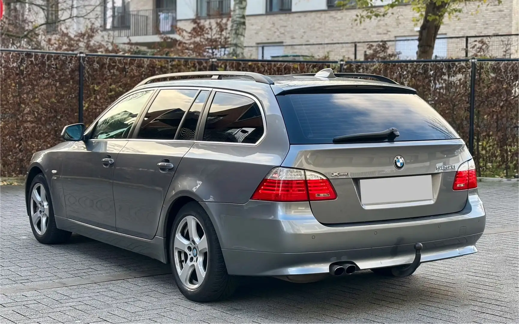 BMW 525 Touring 525 dXA Grijs - 2