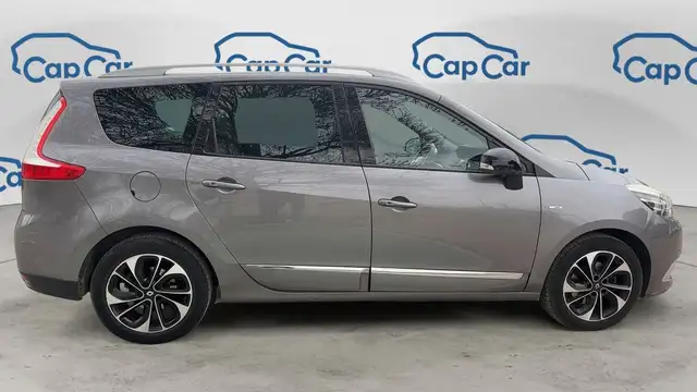 Renault Grand Scenic view 4