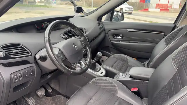 Renault Grand Scenic view 8