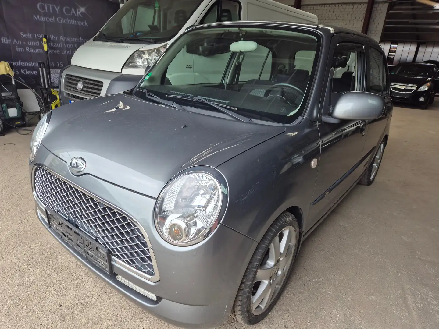 Daihatsu Trevis Junior Gris - 1
