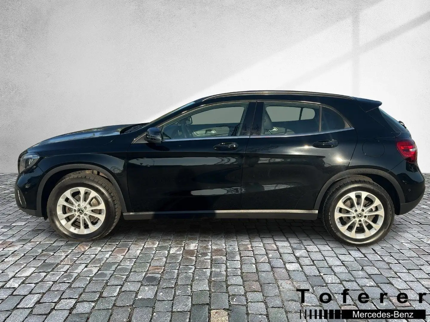 Mercedes-Benz GLA 180 Style KeyGo Shz Navi LED Ambi eHeck RKam Schwarz - 2