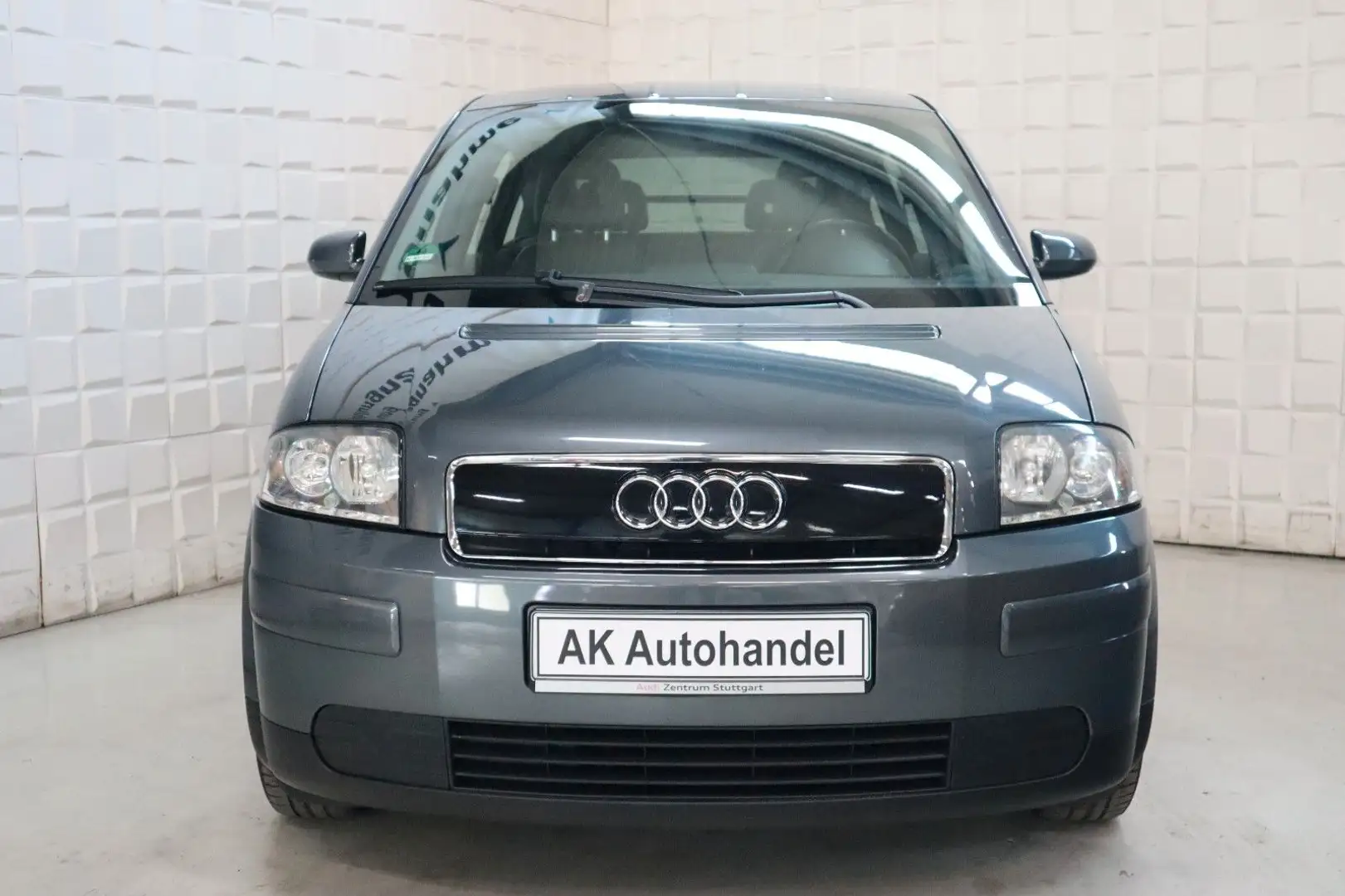 Audi A2 1.6 FSI Klimaautomatik 8-fach bereift Gris - 2