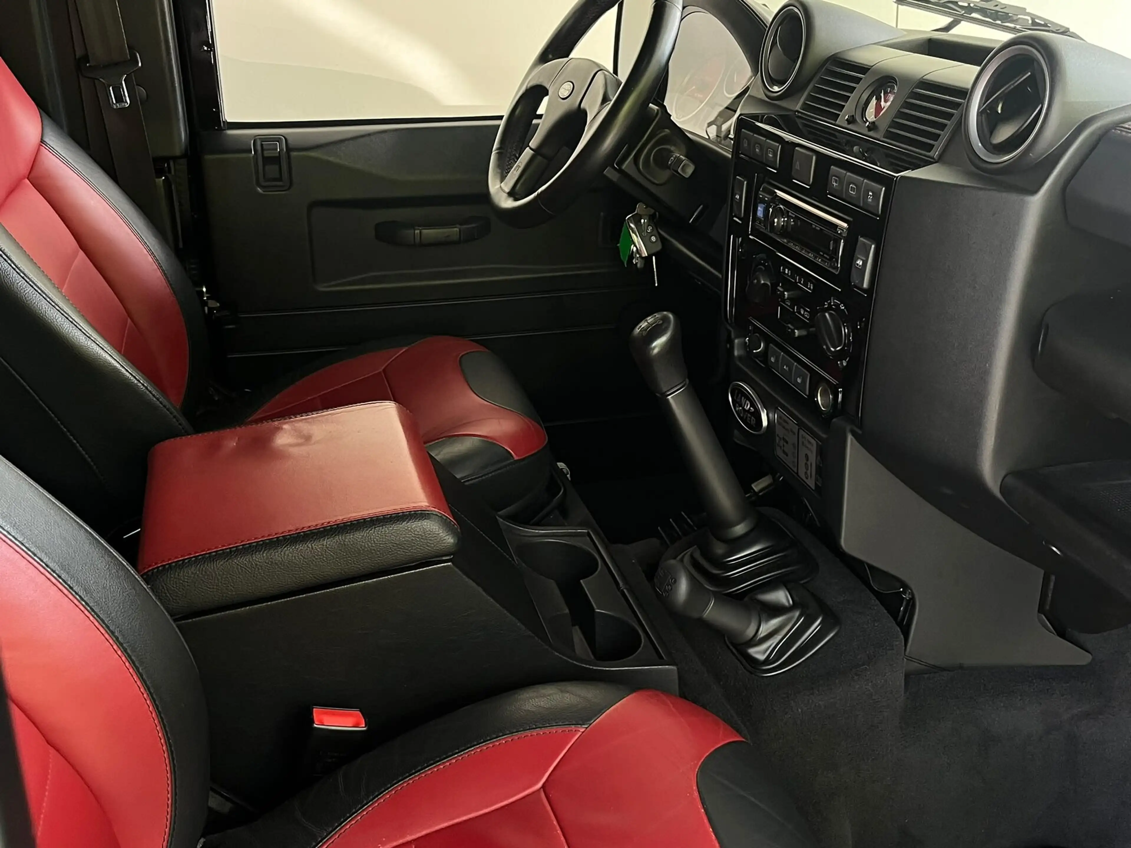 Land Rover Defender 90 2.2 D SW Eastnor Kahn — photo 5