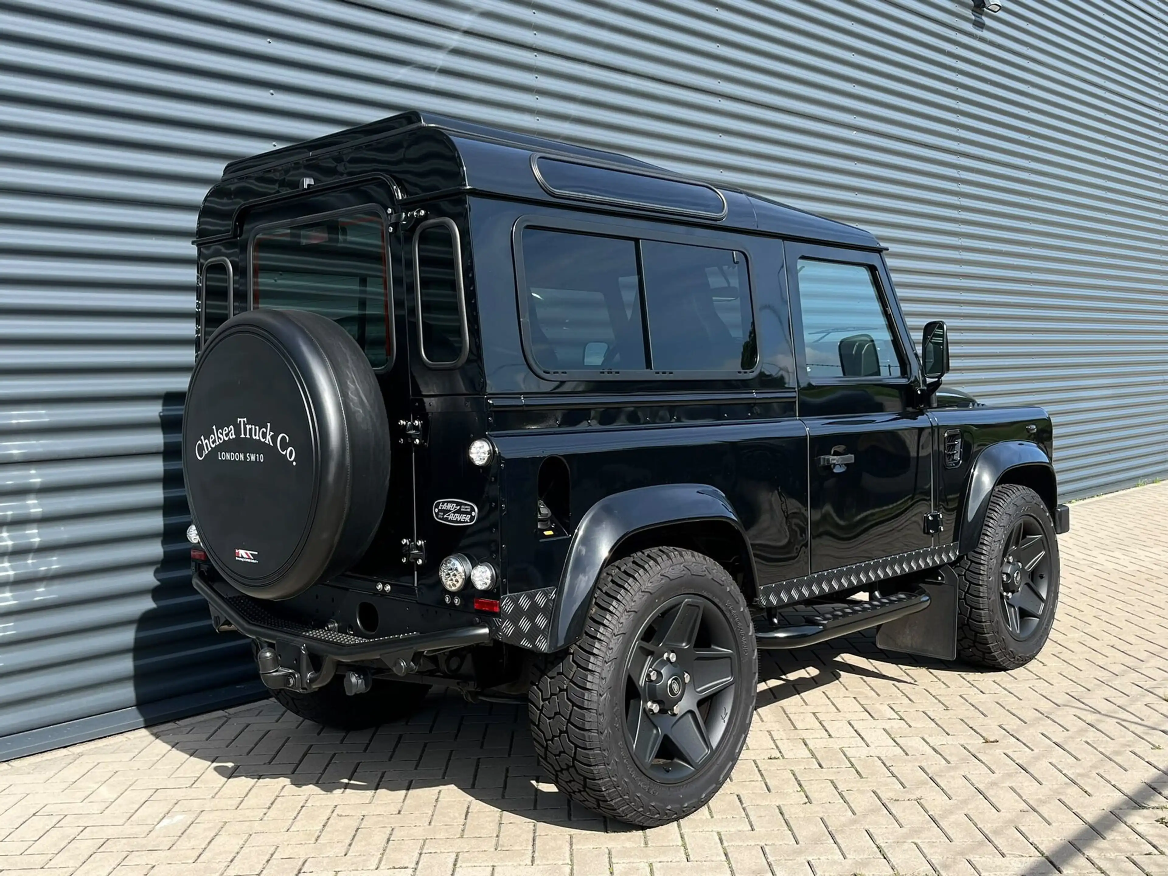 Land Rover Defender 90 2.2 D SW Eastnor Kahn — photo 2