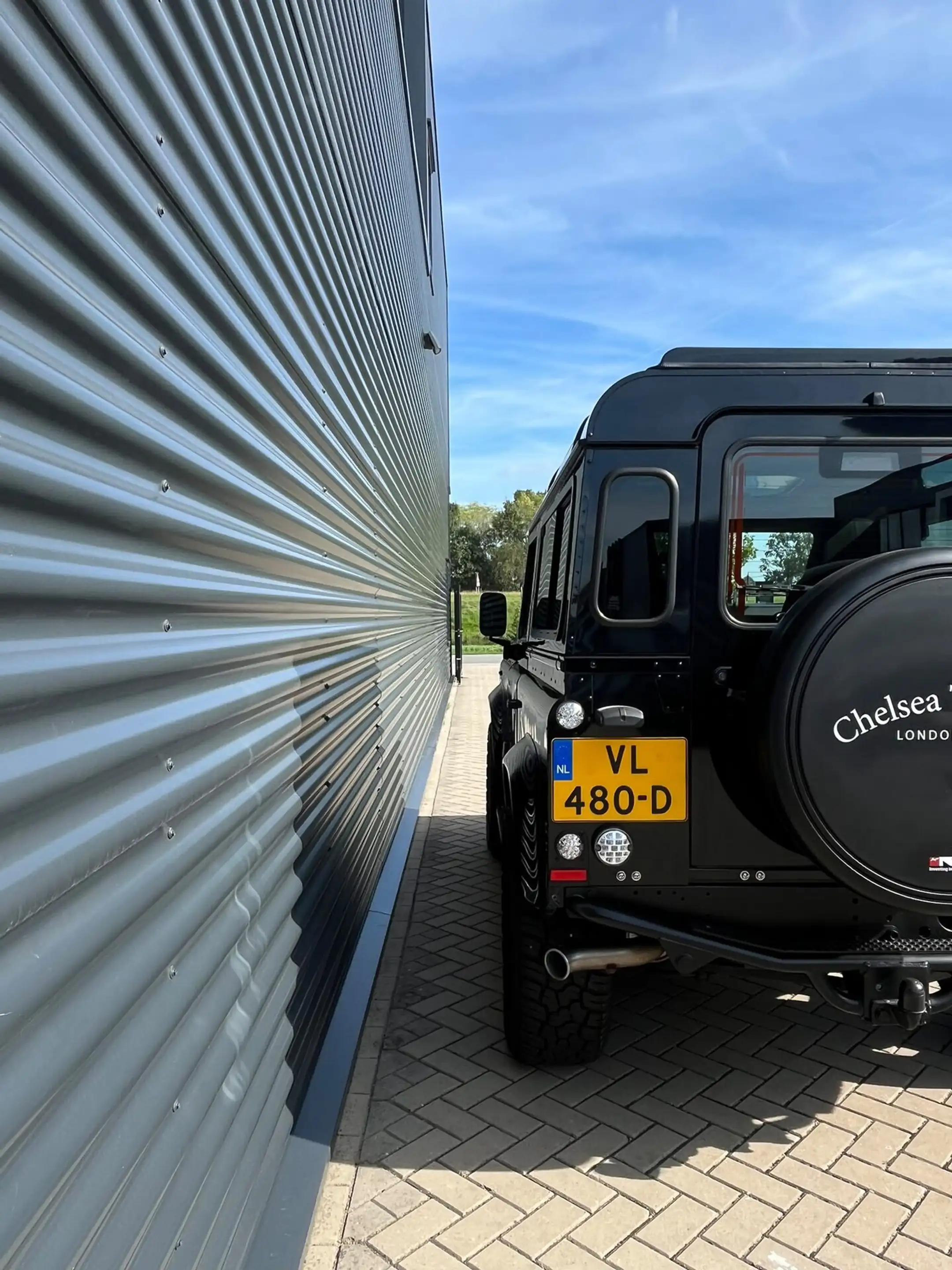 Land Rover Defender 90 2.2 D SW Eastnor Kahn — photo 12