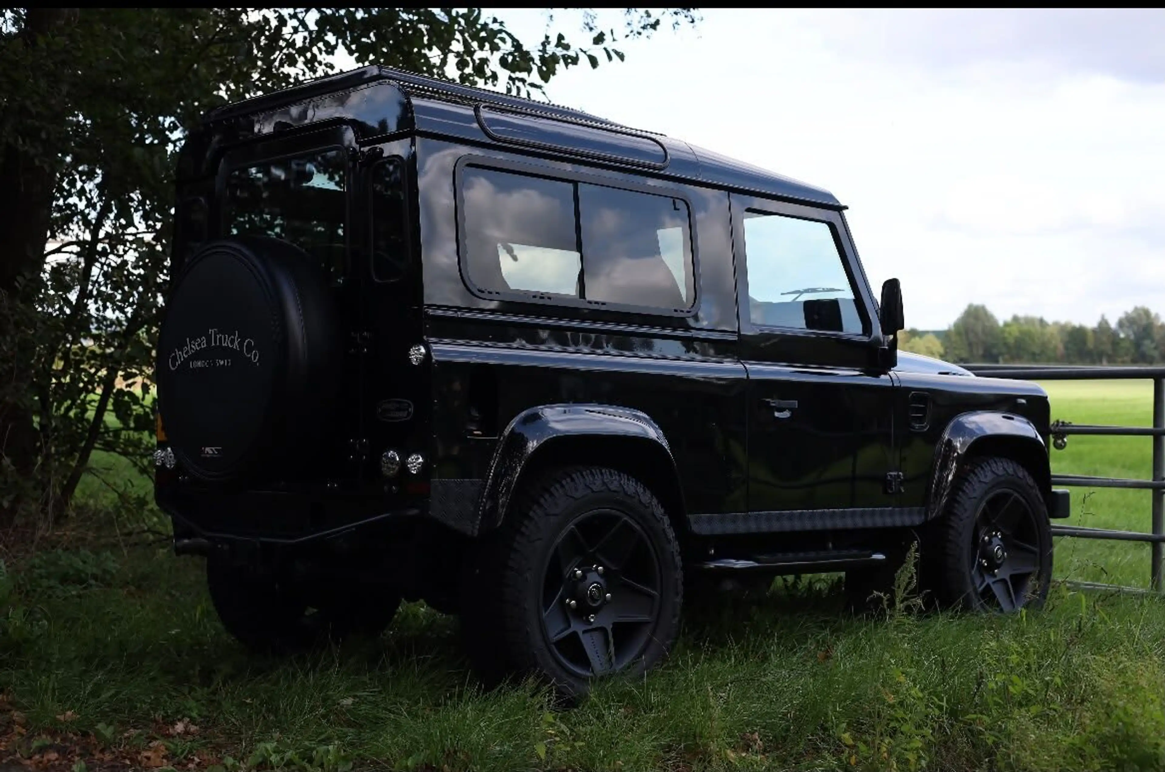 Land Rover Defender 90 2.2 D SW Eastnor Kahn — photo 4