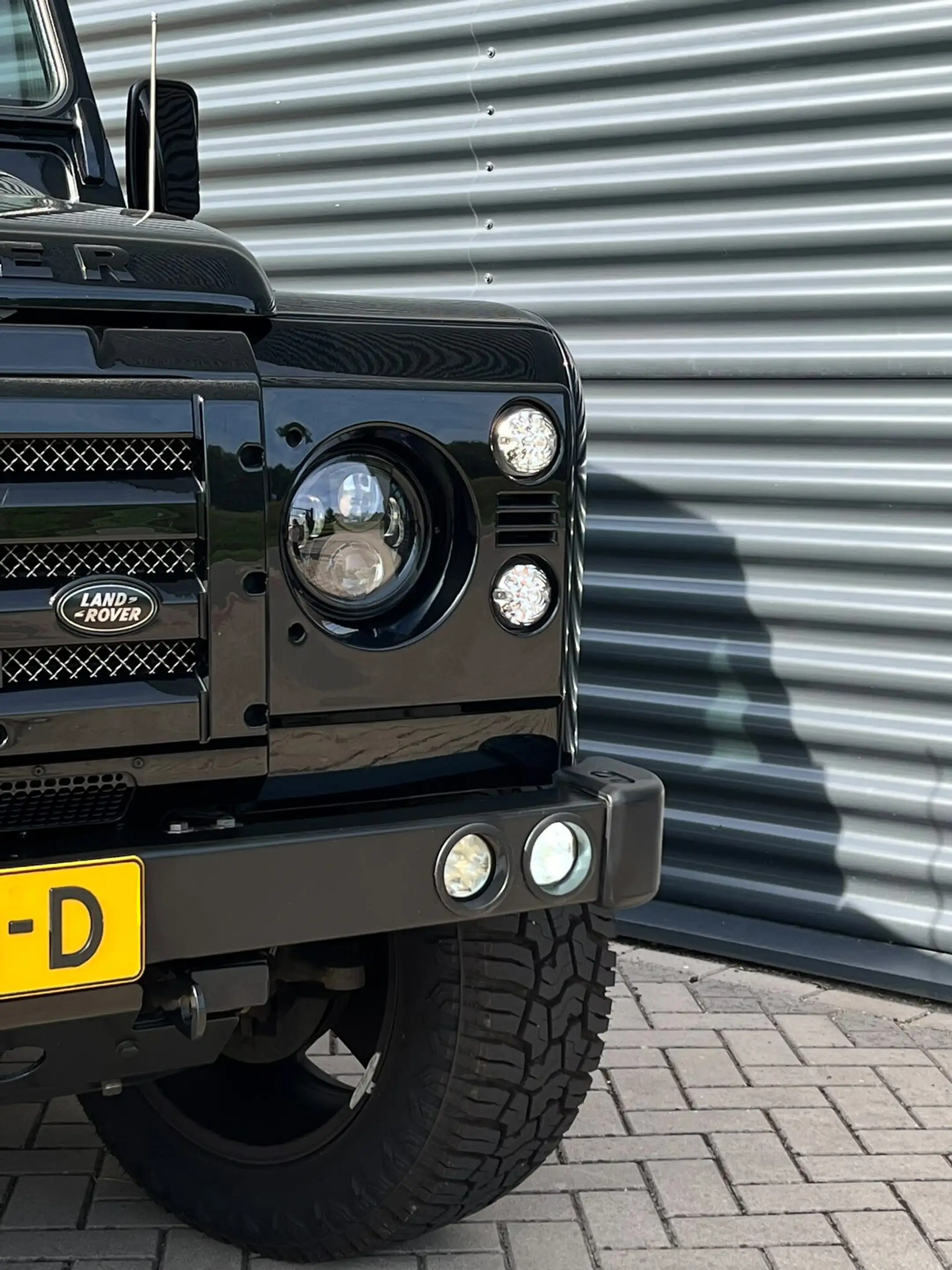 Land Rover Defender 90 2.2 D SW Eastnor Kahn — photo 11