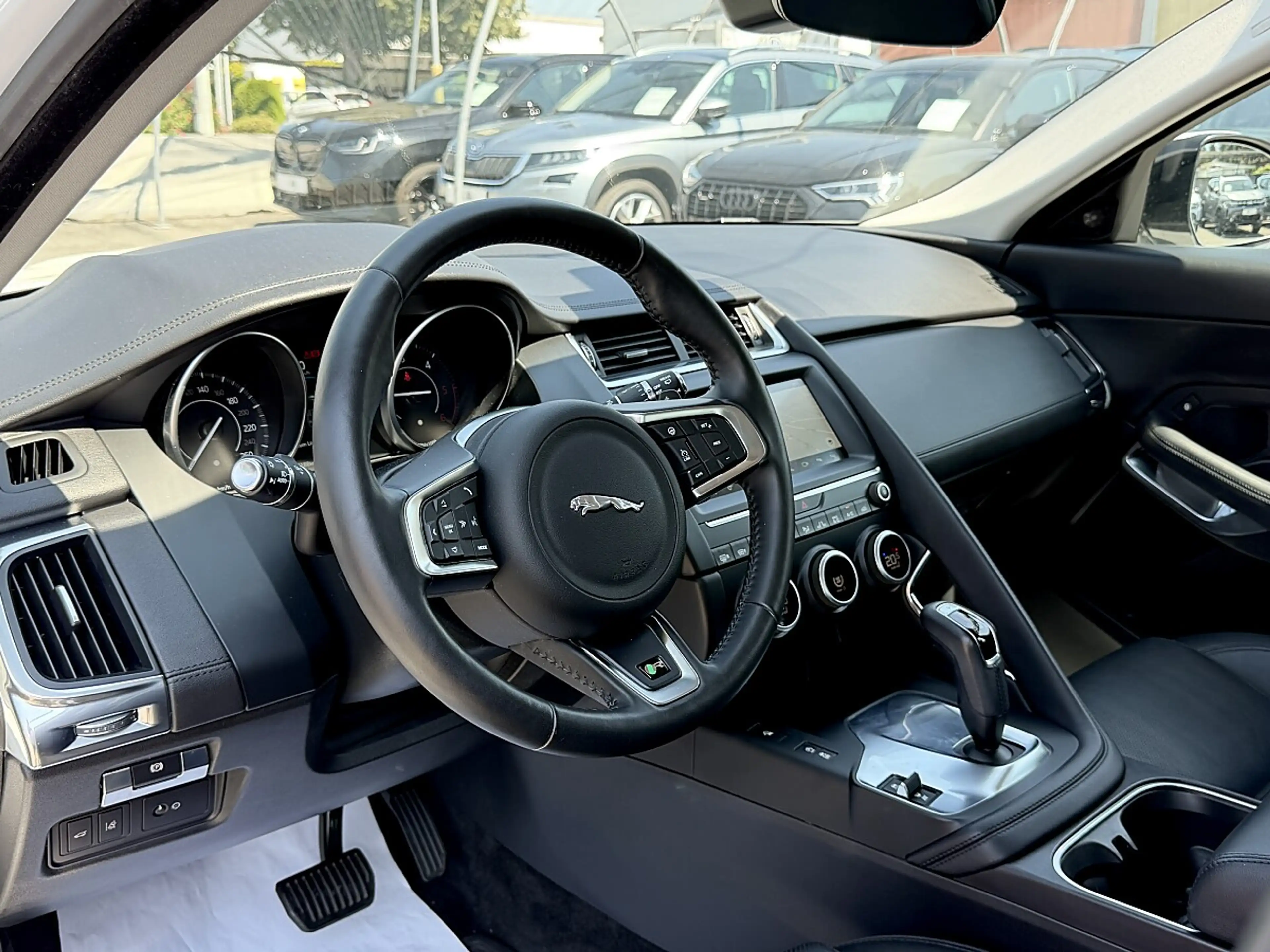 Jaguar E-Pace 2.0DI4 D180 S AWD Aut. LED PDC Kamera Sitz&Lenk... — photo 14