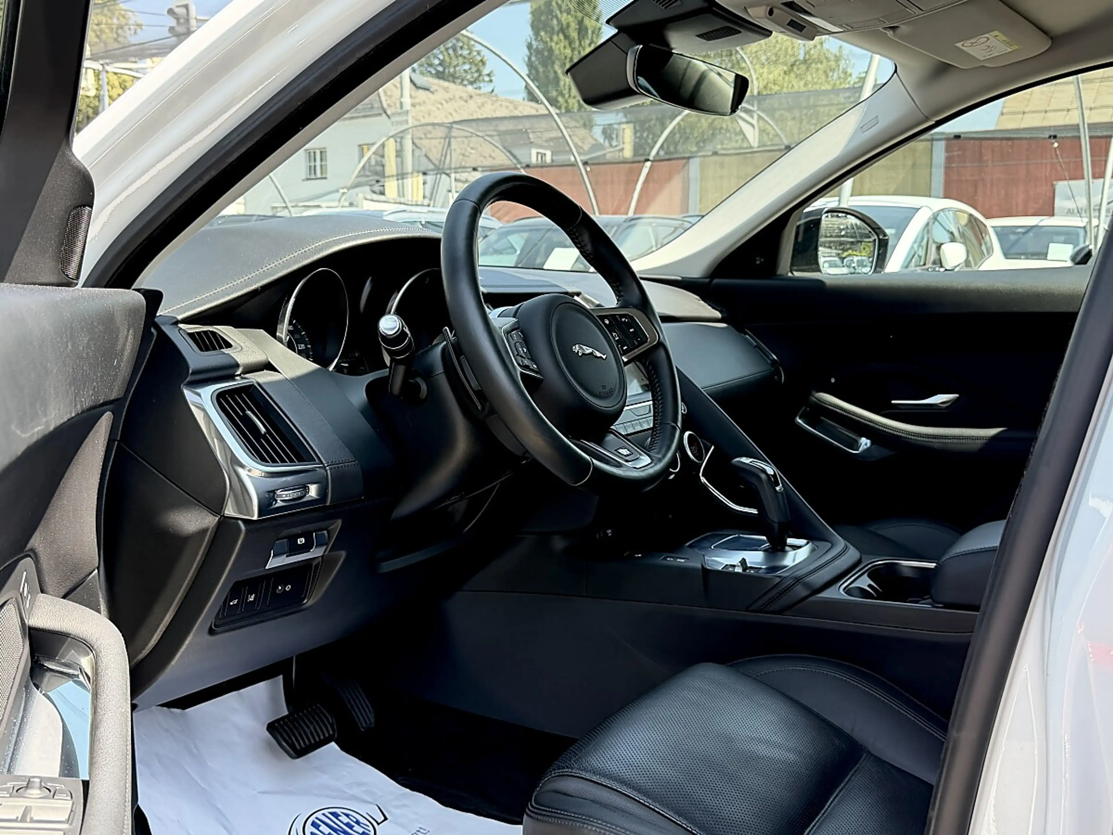 Jaguar E-Pace 2.0DI4 D180 S AWD Aut. LED PDC Kamera Sitz&Lenk... — photo 13