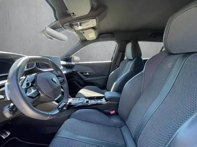 Peugeot 2008 view 9