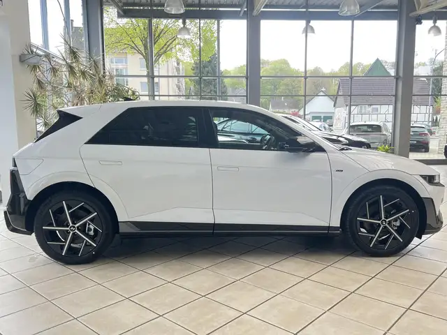 Hyundai Ioniq 5 view 2
