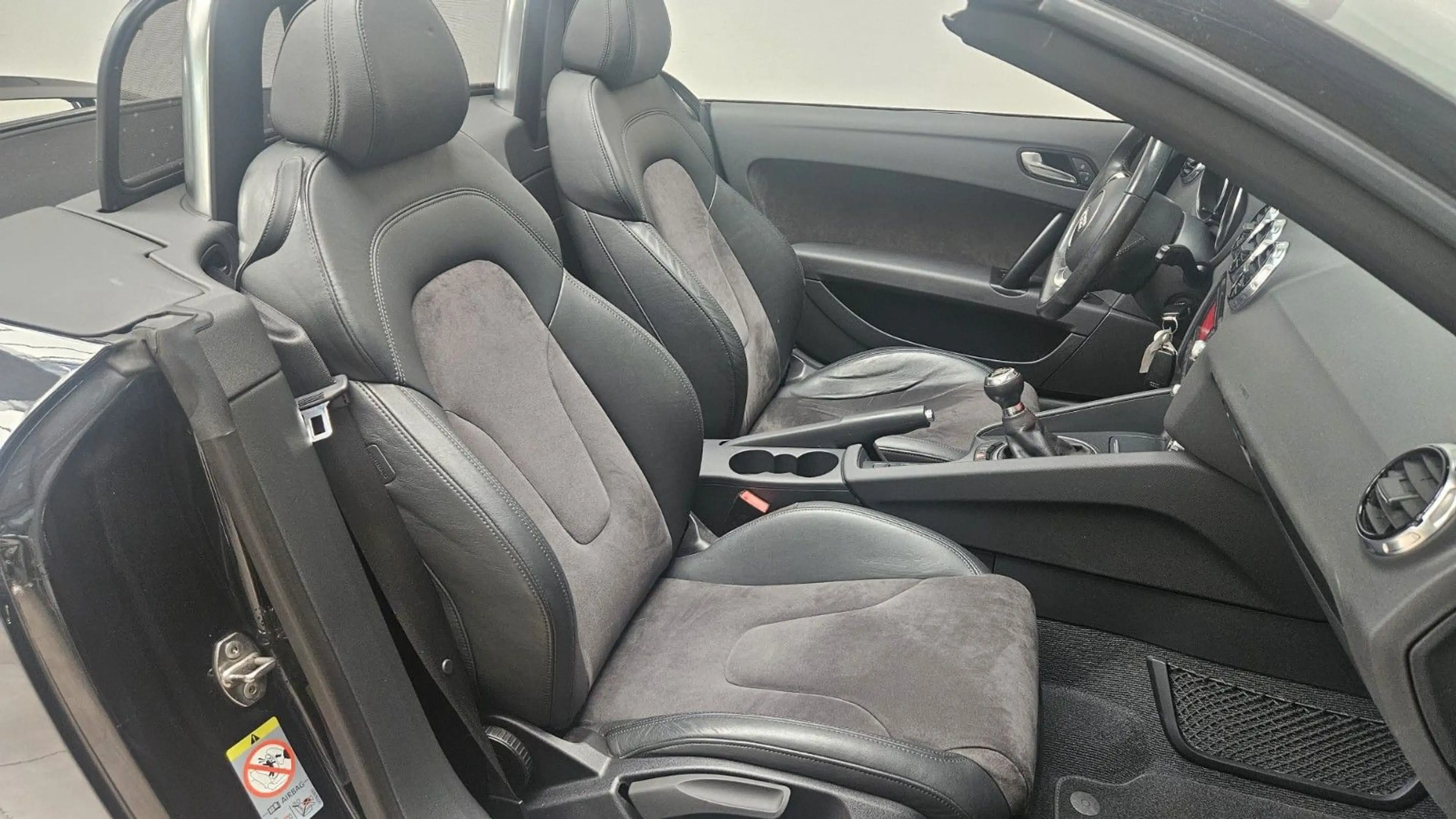 Audi TT 1.8TFSI Roadster Navi Xenon Alcantara PDC SHZ — photo 13