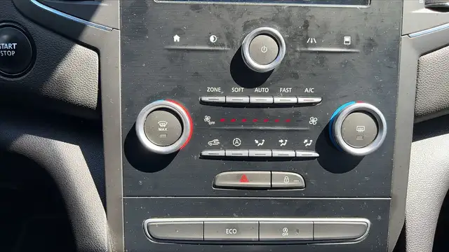 Renault Megane view 13