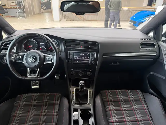 Volkswagen Golf view 13