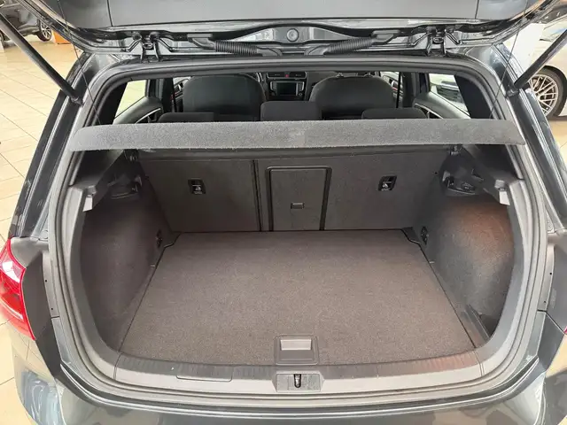 Volkswagen Golf view 6