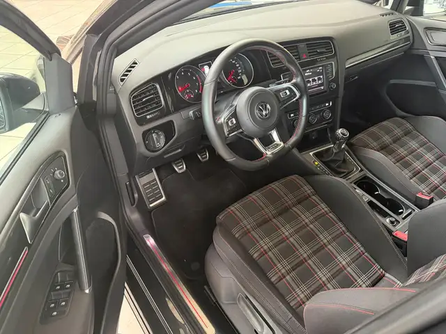 Volkswagen Golf view 14