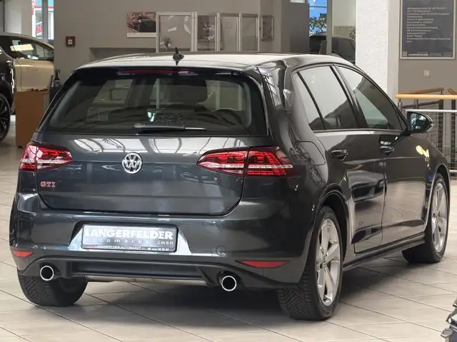 Volkswagen Golf view 3