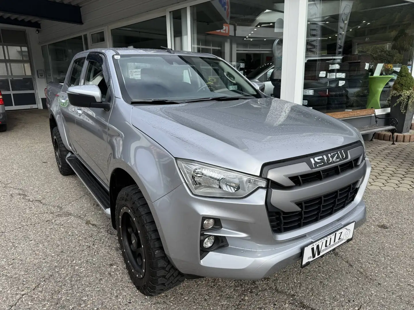 Isuzu D-Max DOUBLE CAB LS 4WD Erstbesitz | Servicegepflegt | Luftfahrwerk hinten | Laderaumrollo | Anhängerkupplung Silber - 2